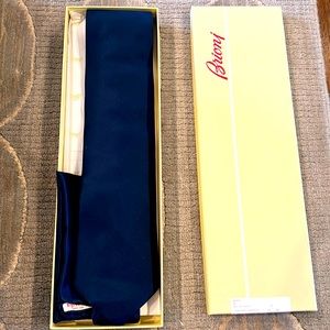 NIB silk navy tie. With pocket square